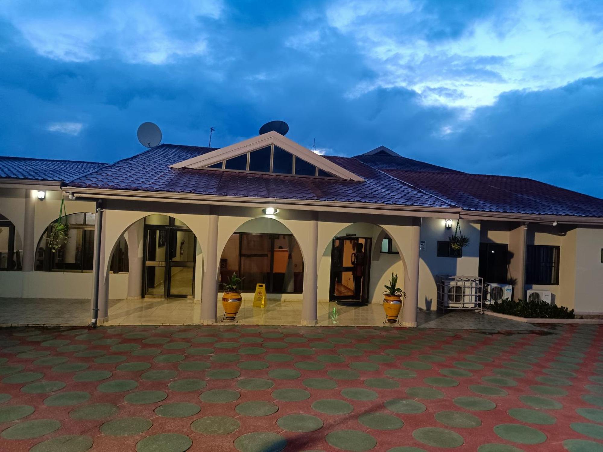 Prestige Guesthouse ,Ksi كوماسي المظهر الخارجي الصورة